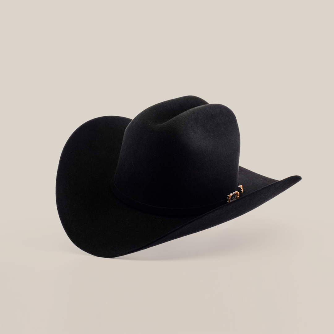 The 100X Independencia Black is a full beaver fur cowboy hat with a wide brim and decorative band, set against a plain white background. This Larry Mahan piece showcases classic western style with a subtle crown crease.